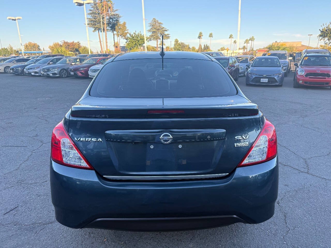 Used 2017 Nissan Versa SV w/ SV Special Edition Package FWD image 6