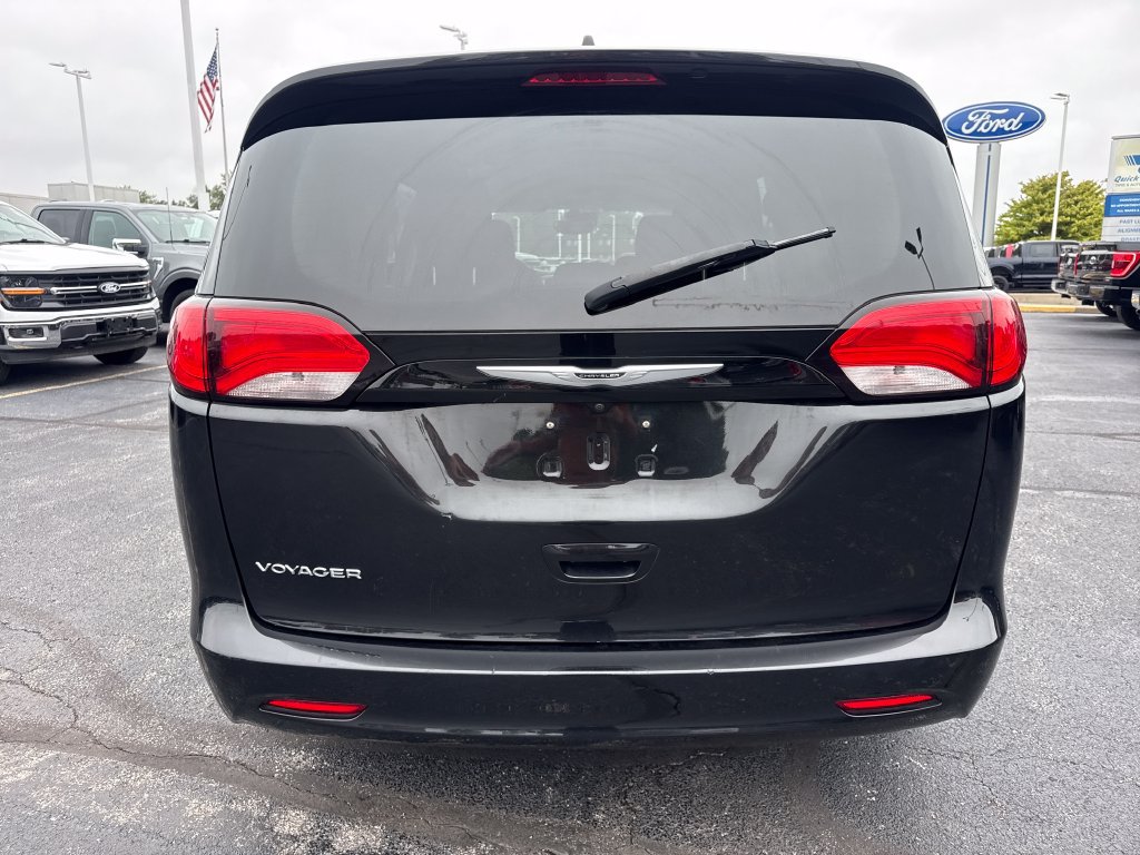 Used 2023 Chrysler Voyager LX FWD image 8