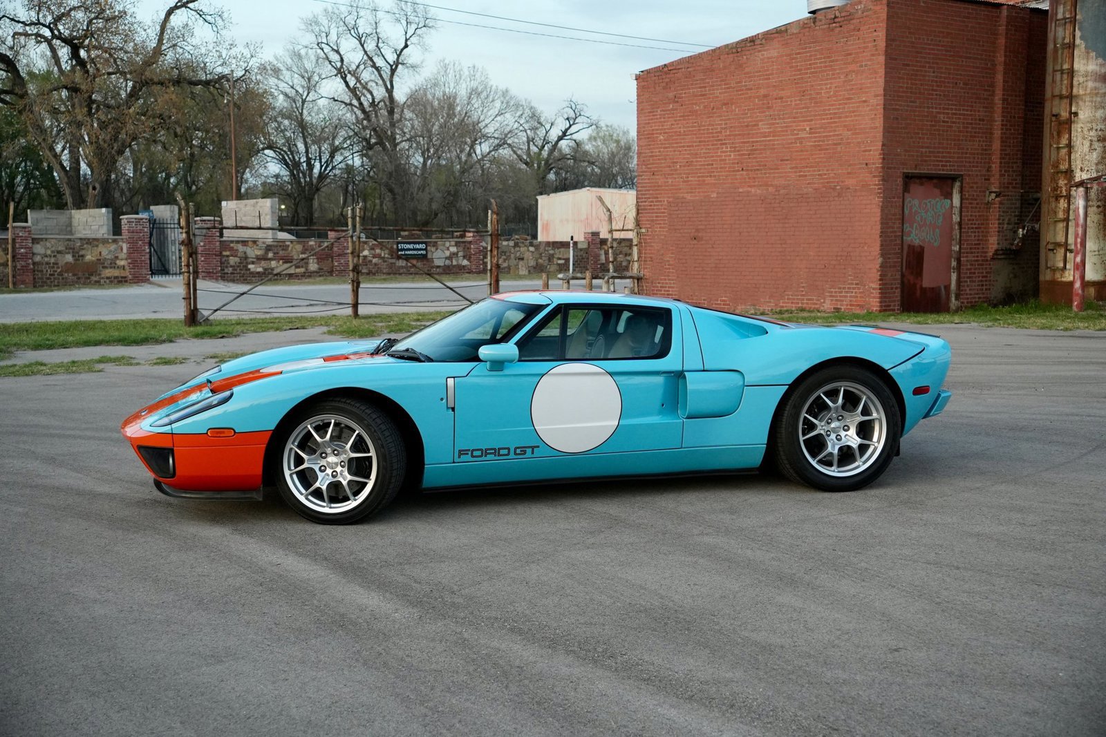 Used 2006 Ford GT image 3