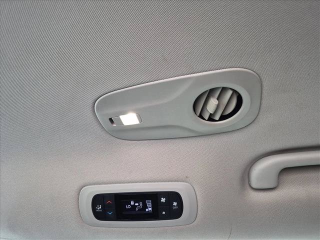 Used 2023 Chrysler Voyager LX FWD image 15