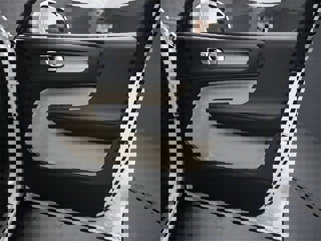 New 2025 Volvo XC40 B5 Plus w/ Protection Package Premier image 29