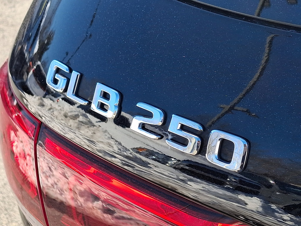 Used 2023 Mercedes-Benz GLB 250 4MATIC image 17