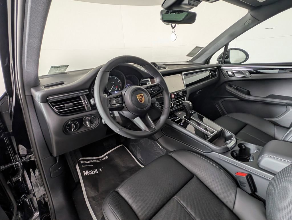 New 2026 Porsche Macan image 4