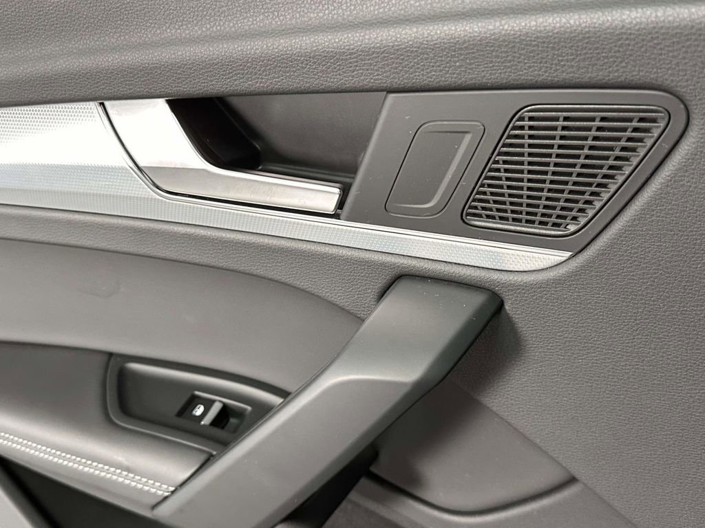 Used 2025 Audi Q5 2.0T Premium Plus w/ Premium Plus Package image 18