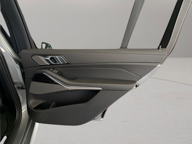 Used 2026 BMW X7 xDrive40i w/ M Sport Package image 29