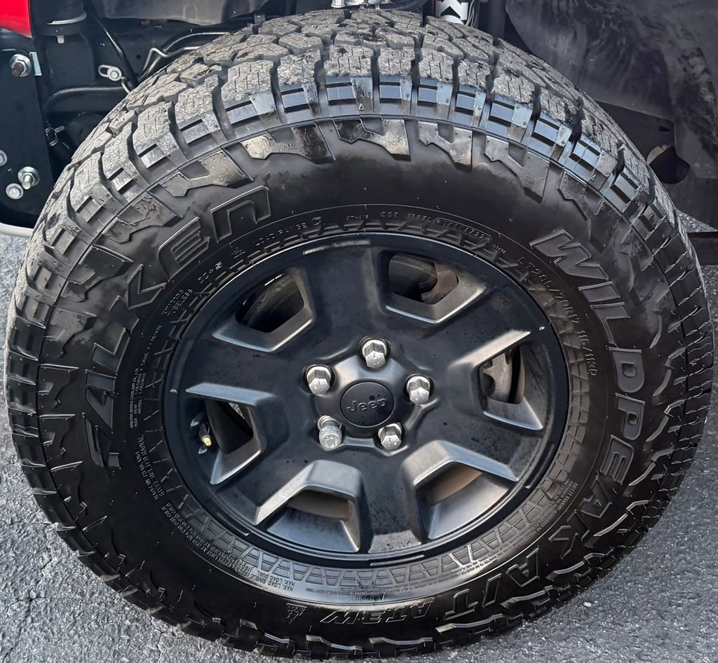 Used 2023 Jeep Gladiator Mojave w/ Cold Weather Group image 9
