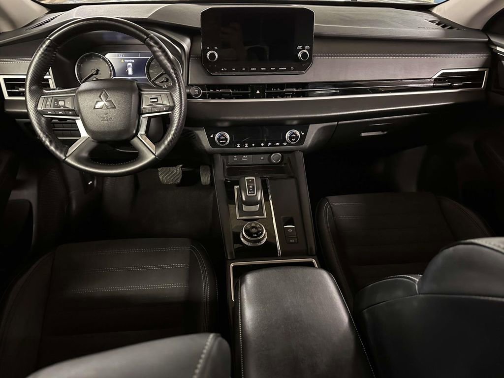 Used 2024 Mitsubishi Outlander SE image 18