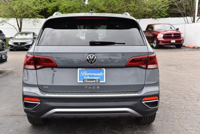 Used 2023 Volkswagen Taos SE w/ Panoramic Sunroof Package image 6