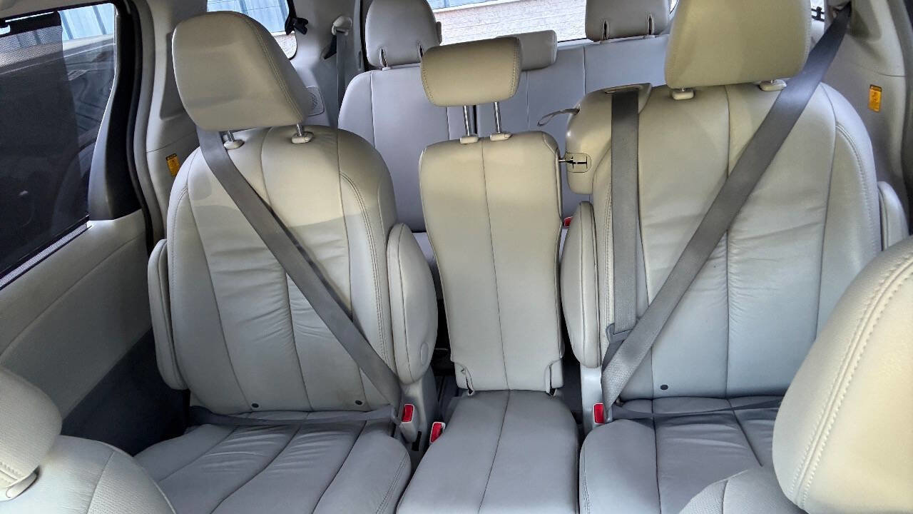 Used 2012 Toyota Sienna XLE w/ Premium Pkg FWD image 33