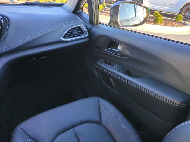 New 2026 Chrysler Pacifica Select w/ S Appearance Package FWD image 17