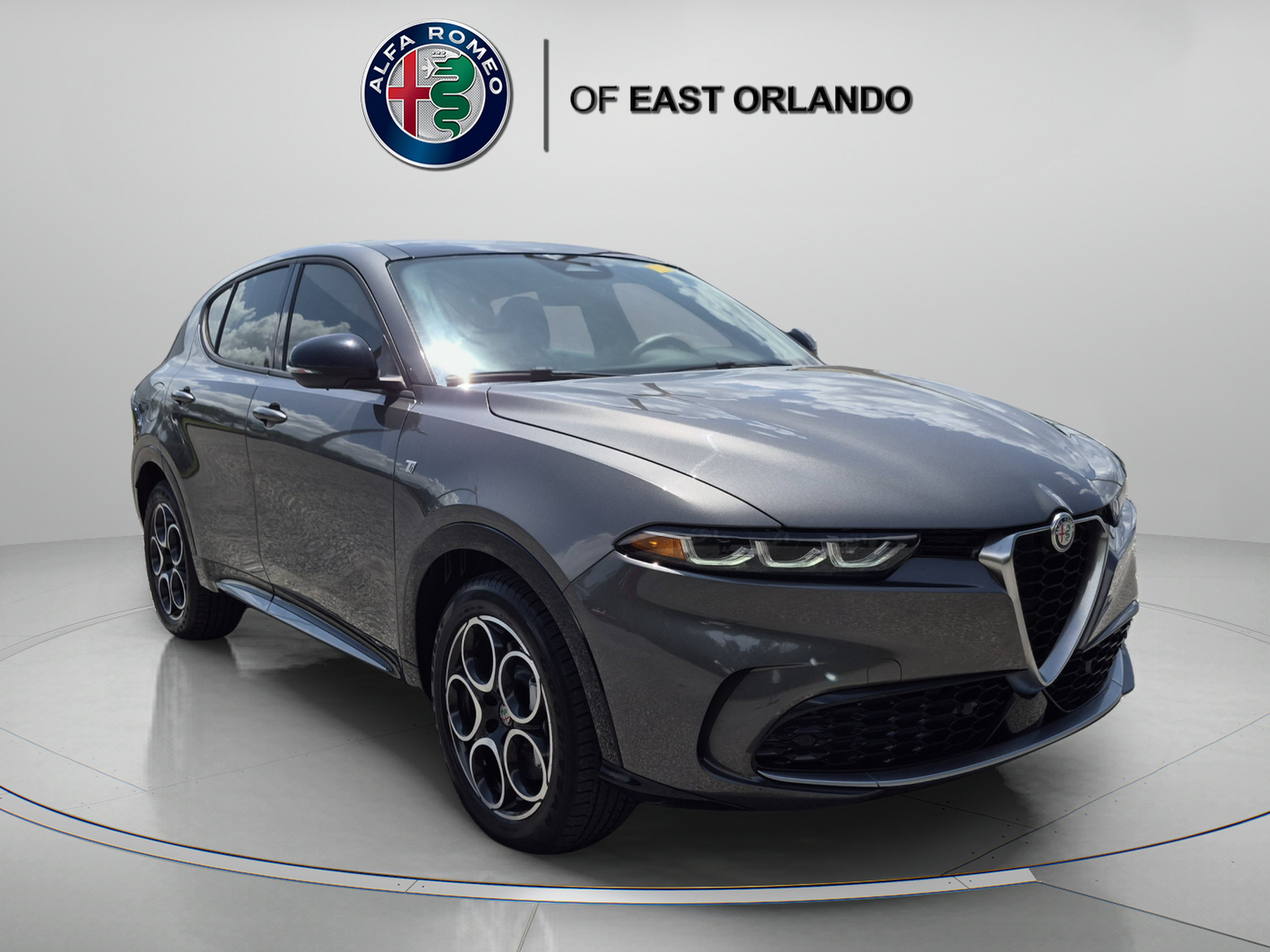 Used 2024 Alfa Romeo Tonale Ti w/ Premium Interior Package AWD/4WD image 1