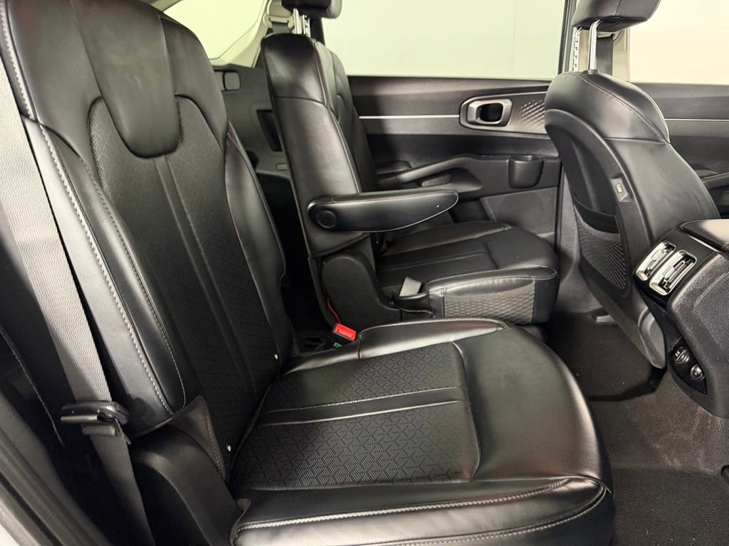Used 2023 Kia Sorento EX image 39