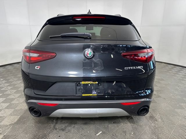 Used 2022 Alfa Romeo Stelvio Ti image 4