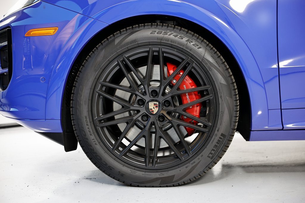 New 2025 Porsche Cayenne GTS image 12