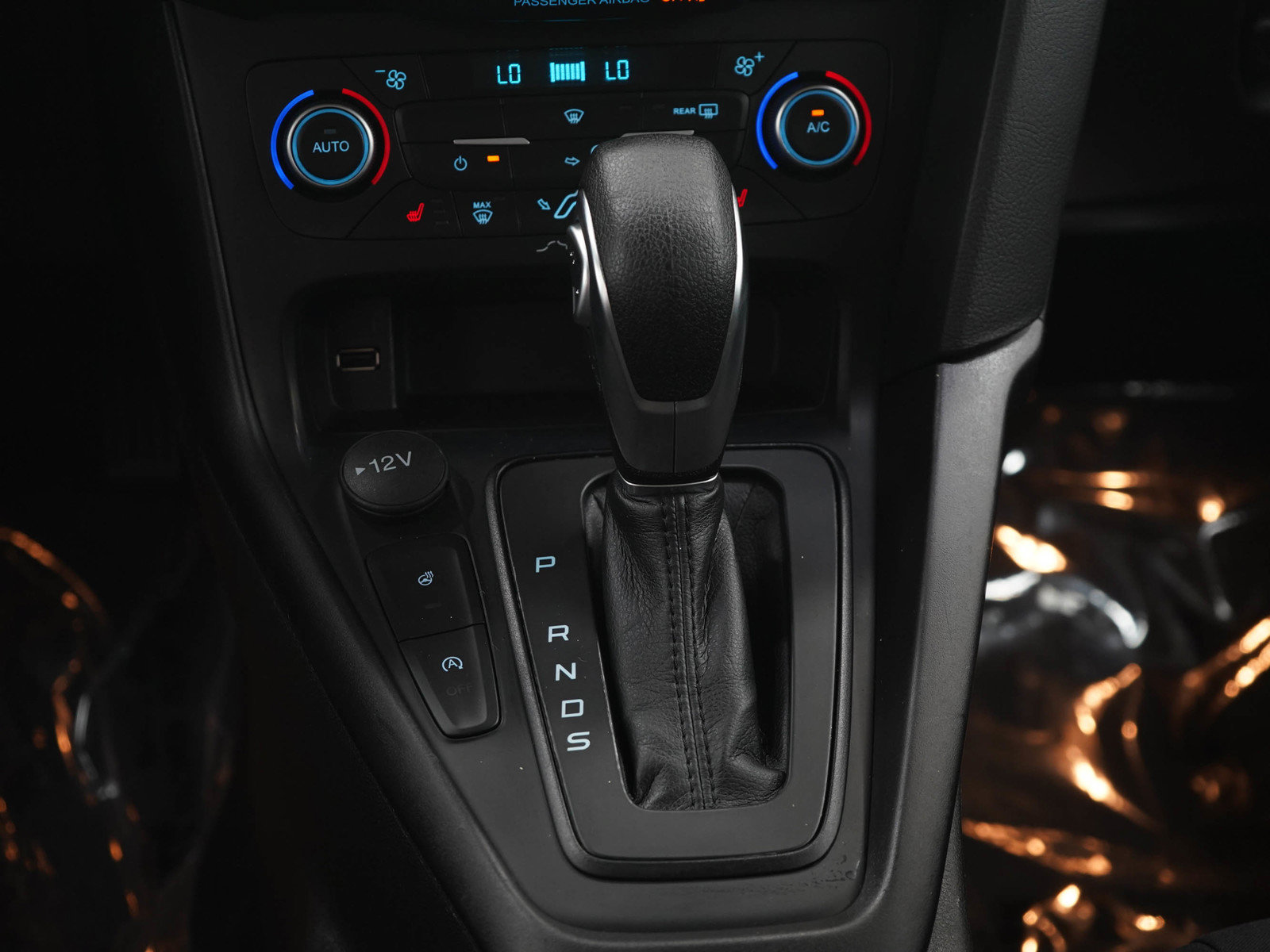 Used 2018 Ford Focus SE w/ SE Appearance Package FWD image 18