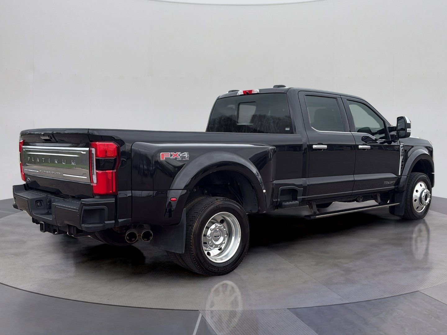 Used 2023 Ford F450 Platinum w/ FX4 Off-Road Package AWD/4WD image 6