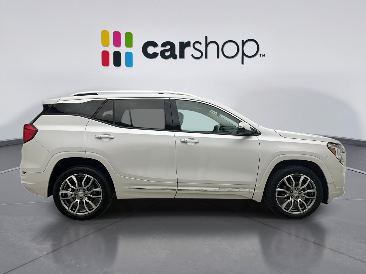 Used 2024 GMC Terrain Denali w/ Denali Premium Package AWD/4WD image 6