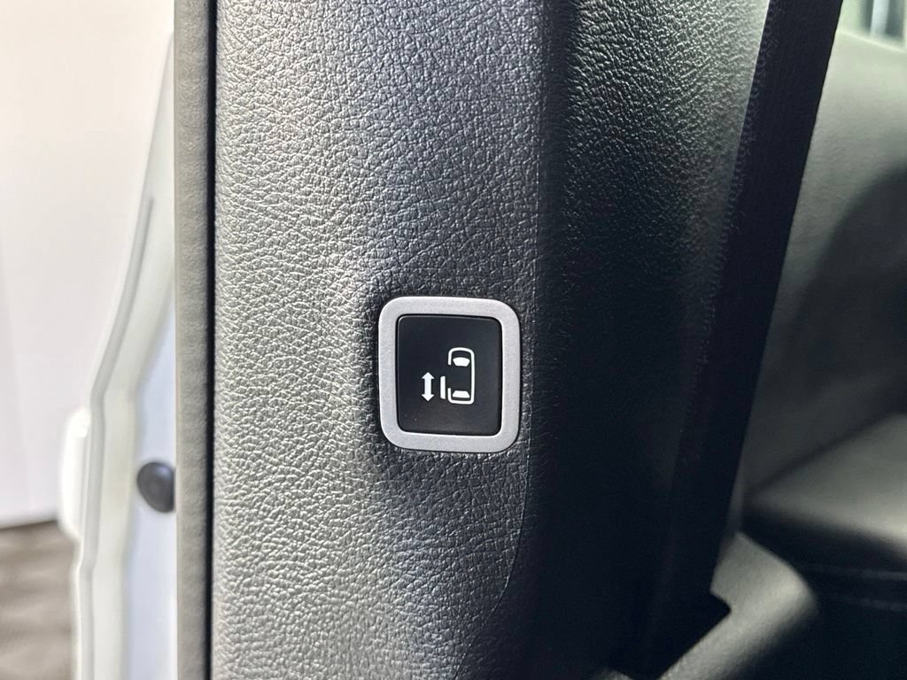 Certified 2024 Chrysler Pacifica Limited FWD image 30