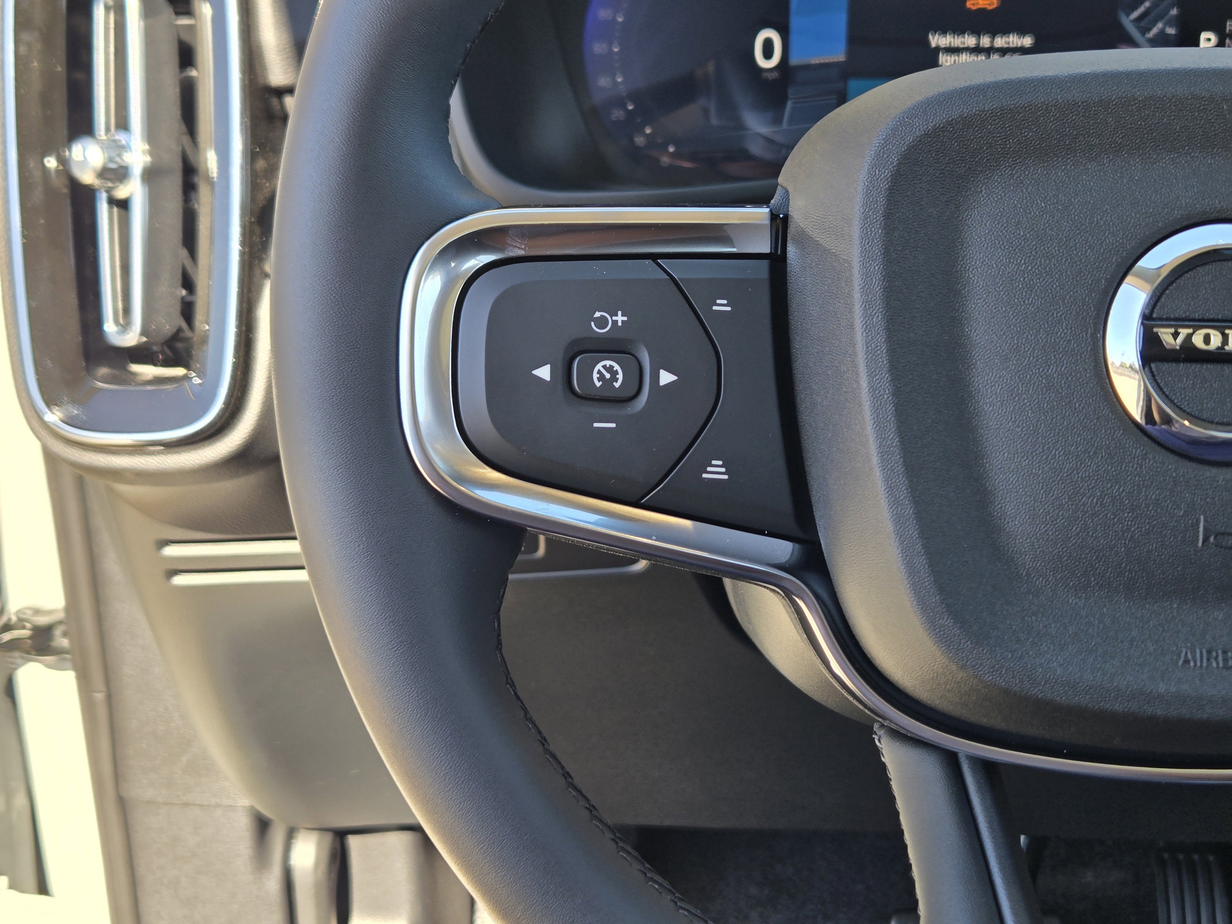 New 2026 Volvo XC40 B4 Core w/ Climate Package FWD image 24