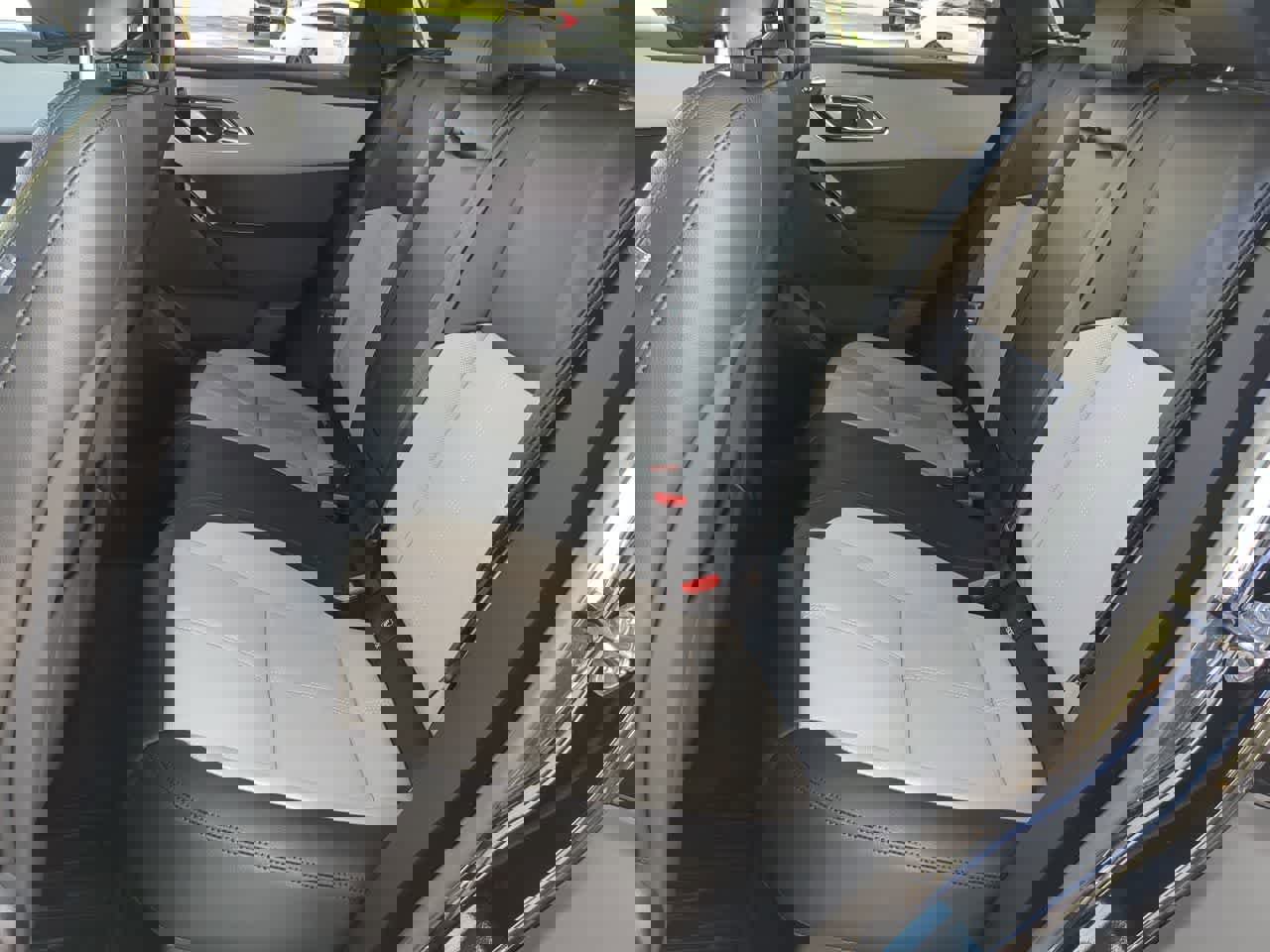 New 2026 Land Rover Range Rover Velar Dynamic SE image 21