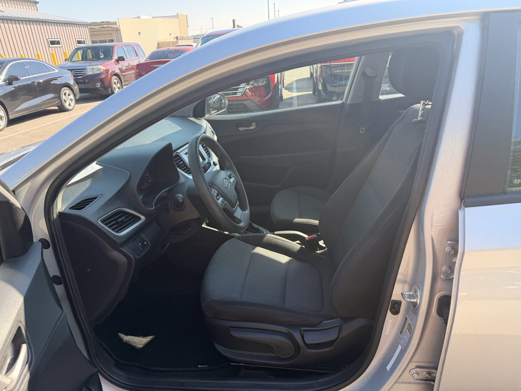 Used 2021 Hyundai Accent SE FWD image 6