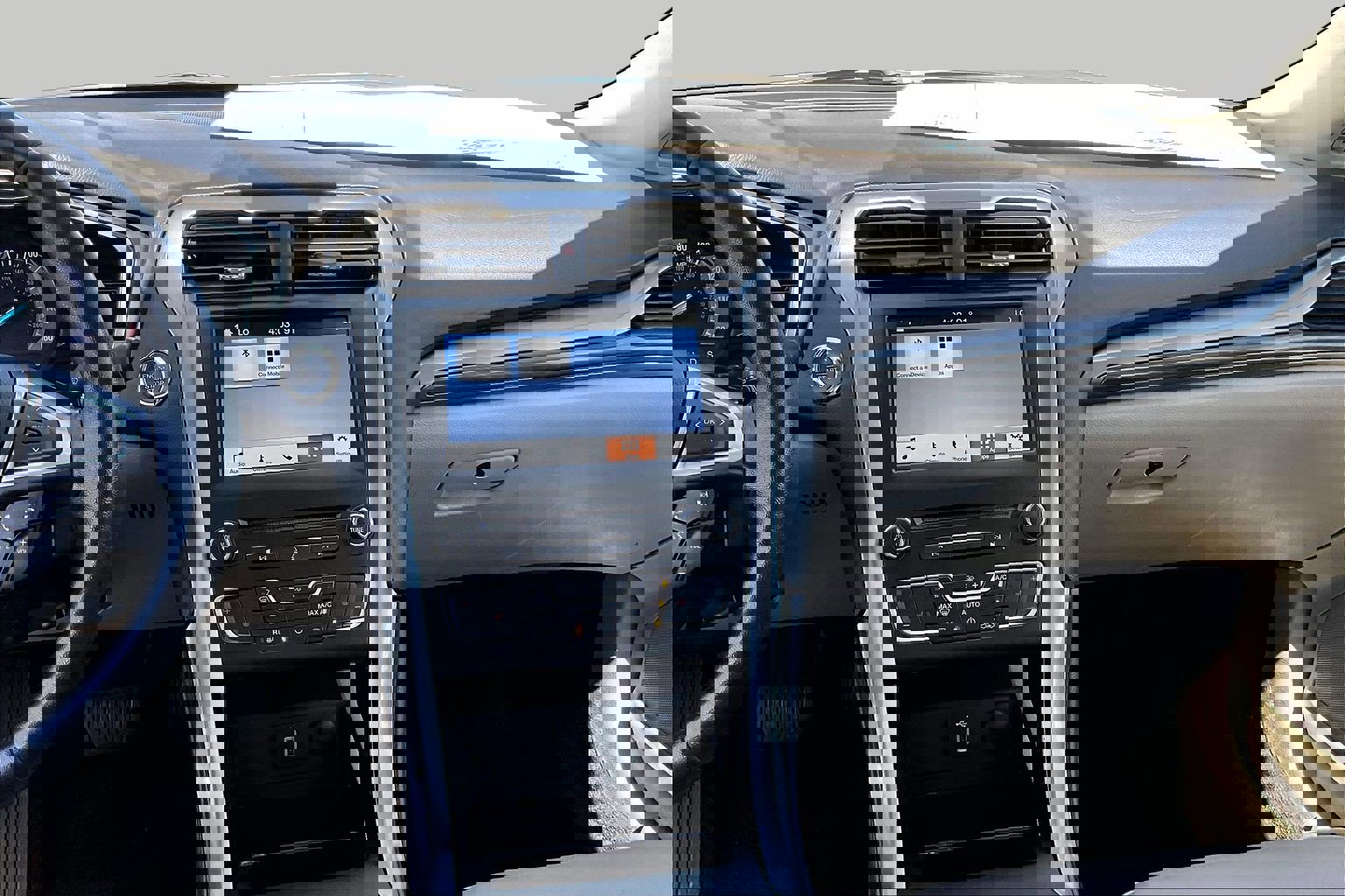 Used 2017 Ford Fusion SE w/ Fusion SE Technology Package image 5