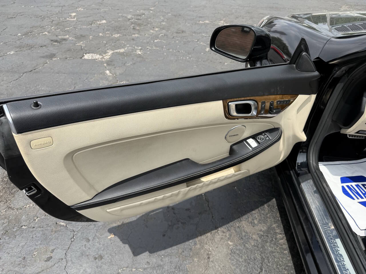 Used 2015 Mercedes-Benz SLK 250 w/ Premium Package image 10