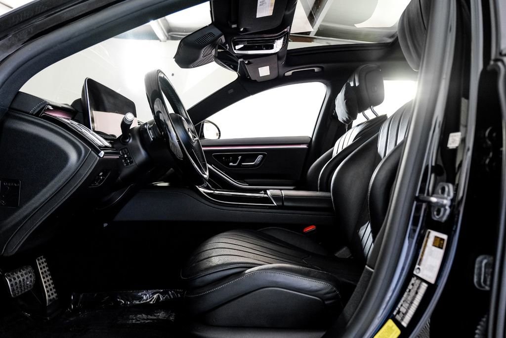 Used 2022 Mercedes-Benz S 580 4MATIC Sedan w/ AMG Line Package image 3