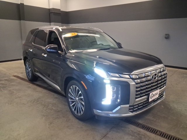 Used 2024 Hyundai Palisade Calligraphy image 2