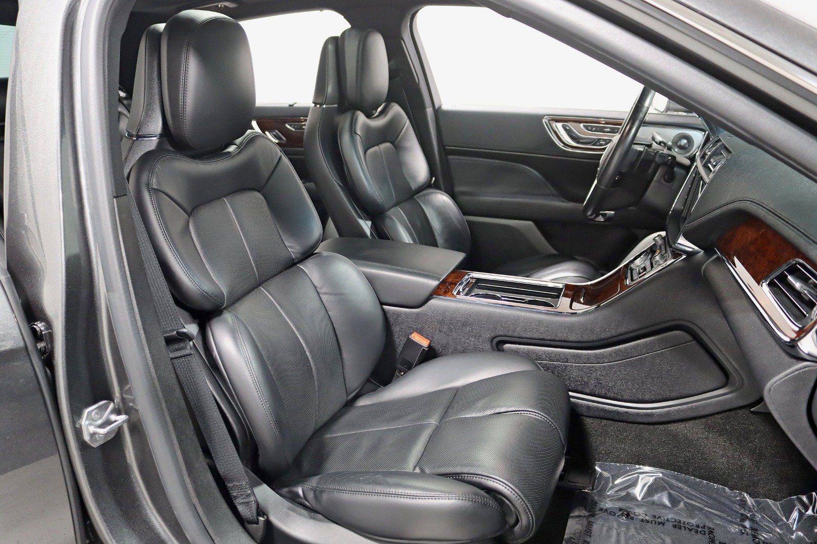 Used 2019 Lincoln Continental Reserve w/ Rear Seat Package AWD/4WD image 27