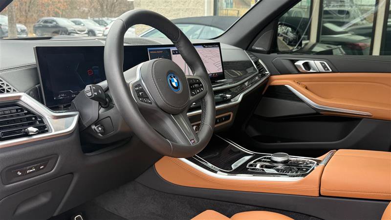 Used 2025 BMW X5 xDrive50e w/ M Sport Package image 13