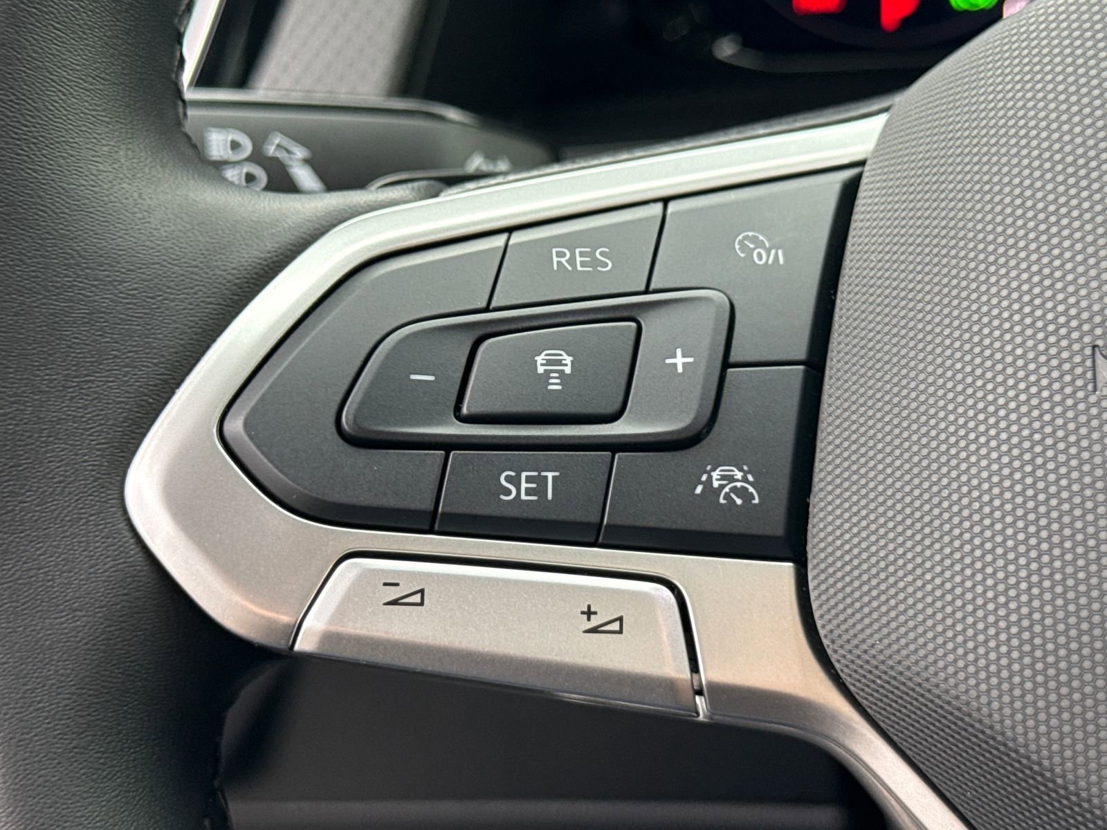 Certified 2025 Volkswagen Atlas Peak Edition SE image 20