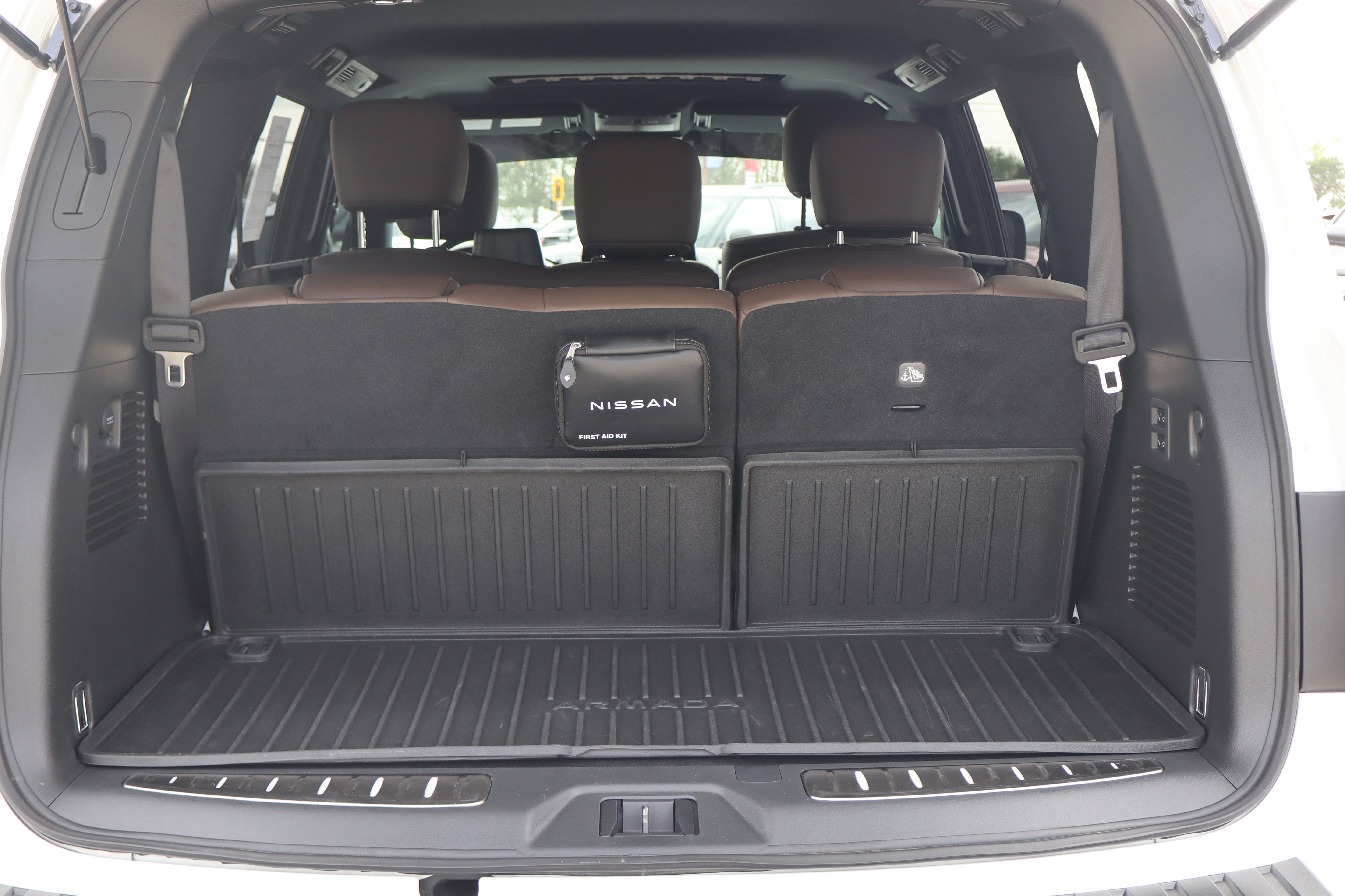 Used 2024 Nissan Armada Platinum w/ Cargo Package image 32