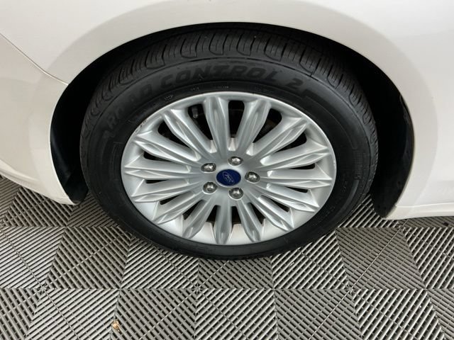 Used 2016 Ford Fusion SE w/ Equipment Group 502A FWD image 30