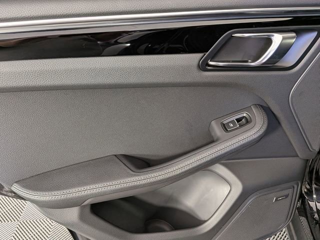 Used 2023 Porsche Macan Turbo image 30