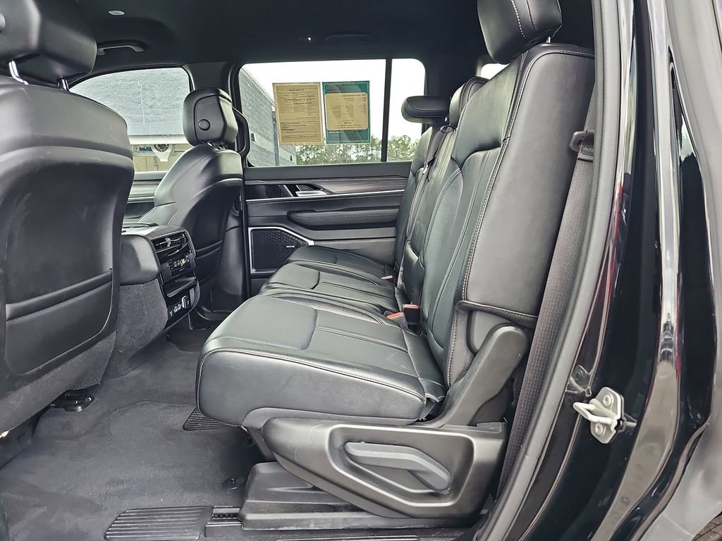 Used 2024 Jeep Wagoneer Series II w/ Flexible Seating Group image 19