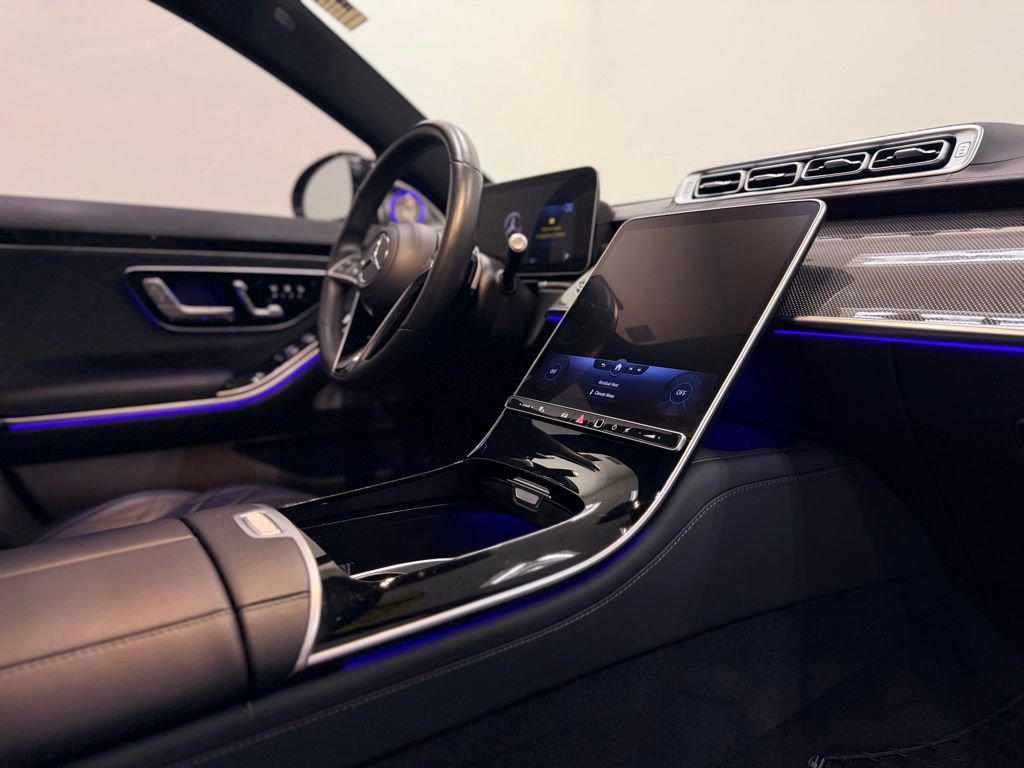 Used 2022 Mercedes-Benz S 580 4MATIC Sedan w/ AMG Line Package image 16