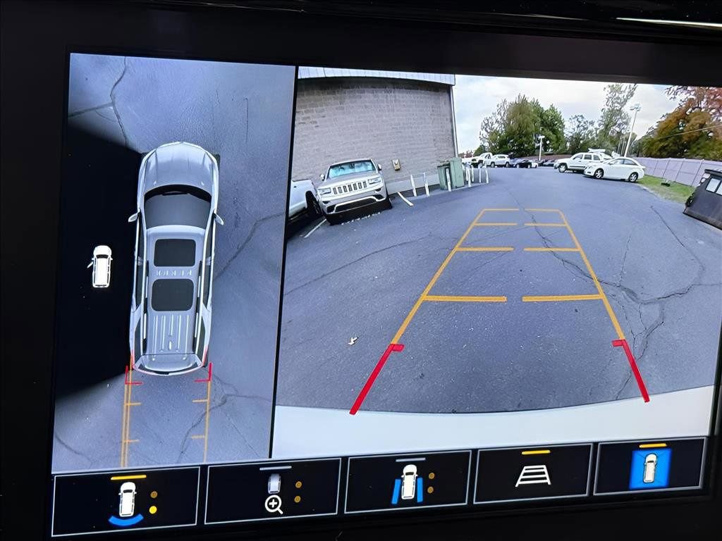 Certified 2023 Chevrolet Traverse RS image 27