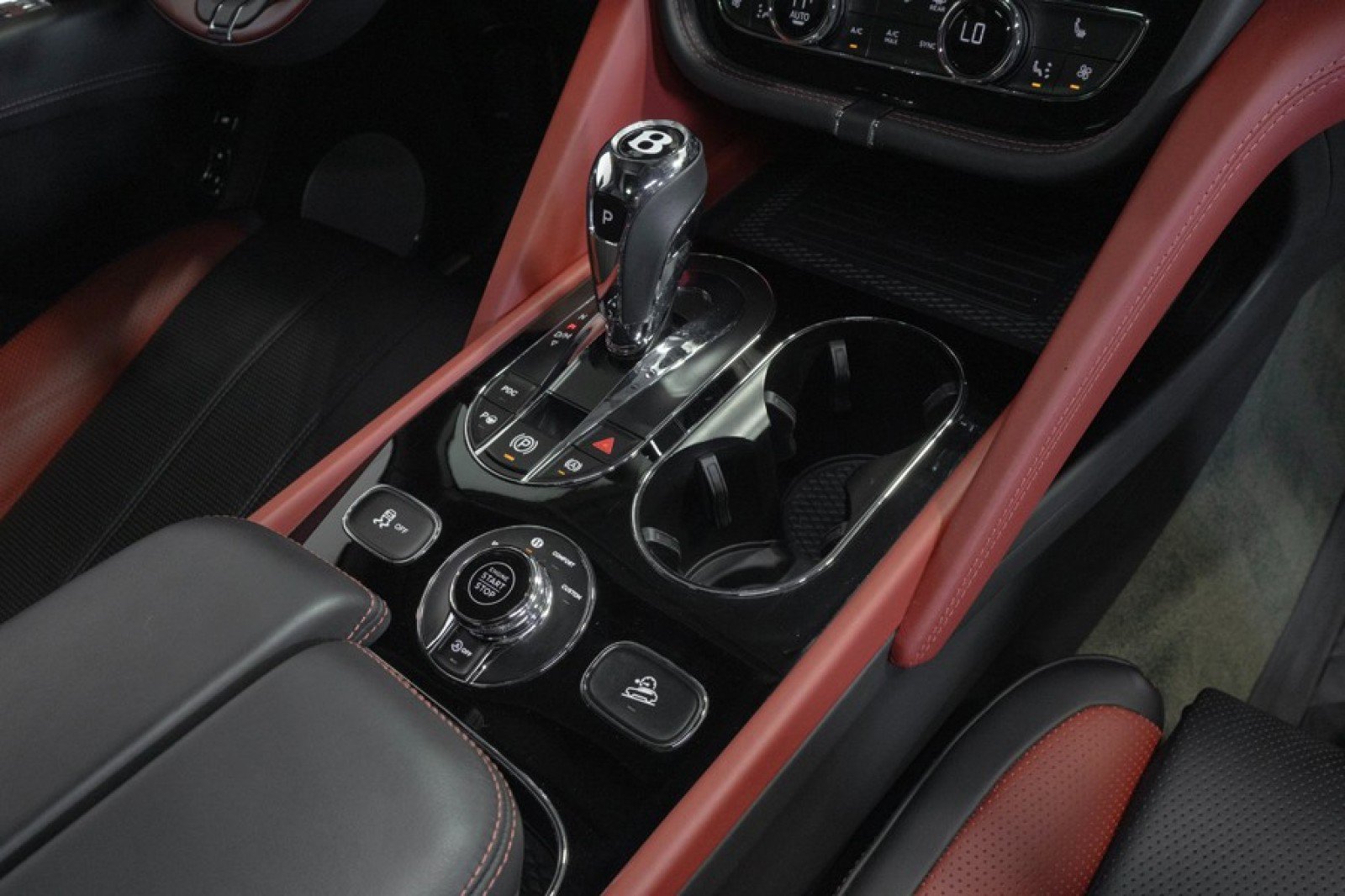 Used 2022 Bentley Bentayga AWD/4WD image 55