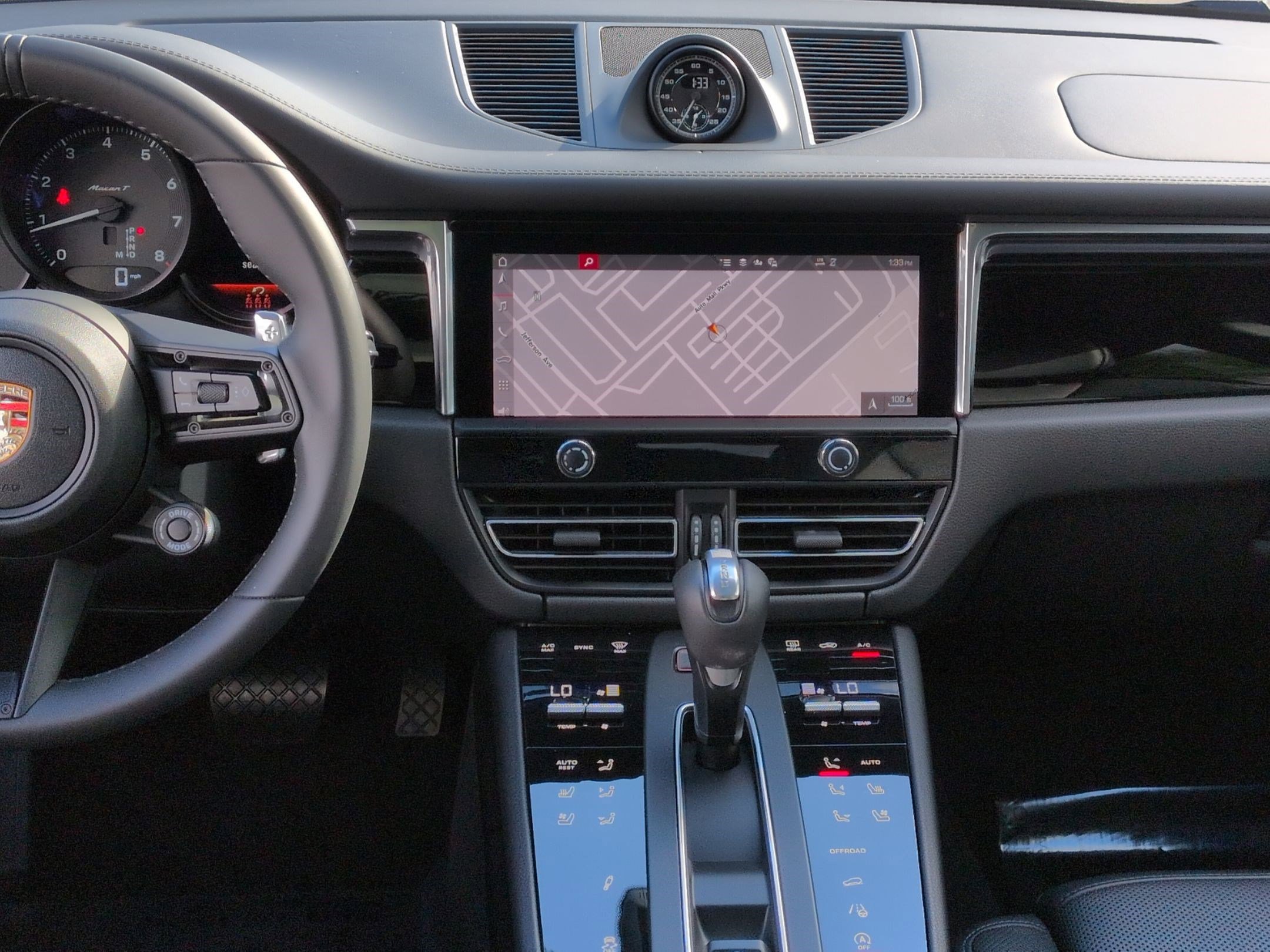 Used 2025 Porsche Macan Turbo image 30