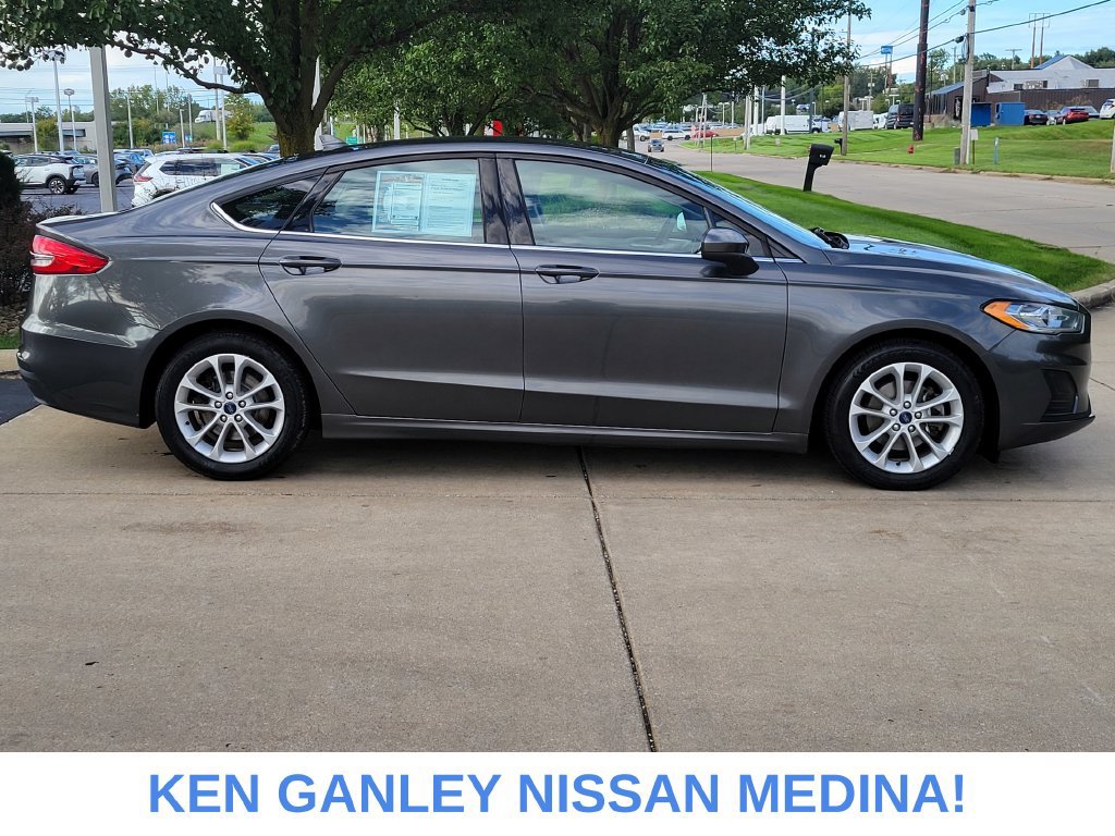 Used 2020 Ford Fusion SE FWD image 2
