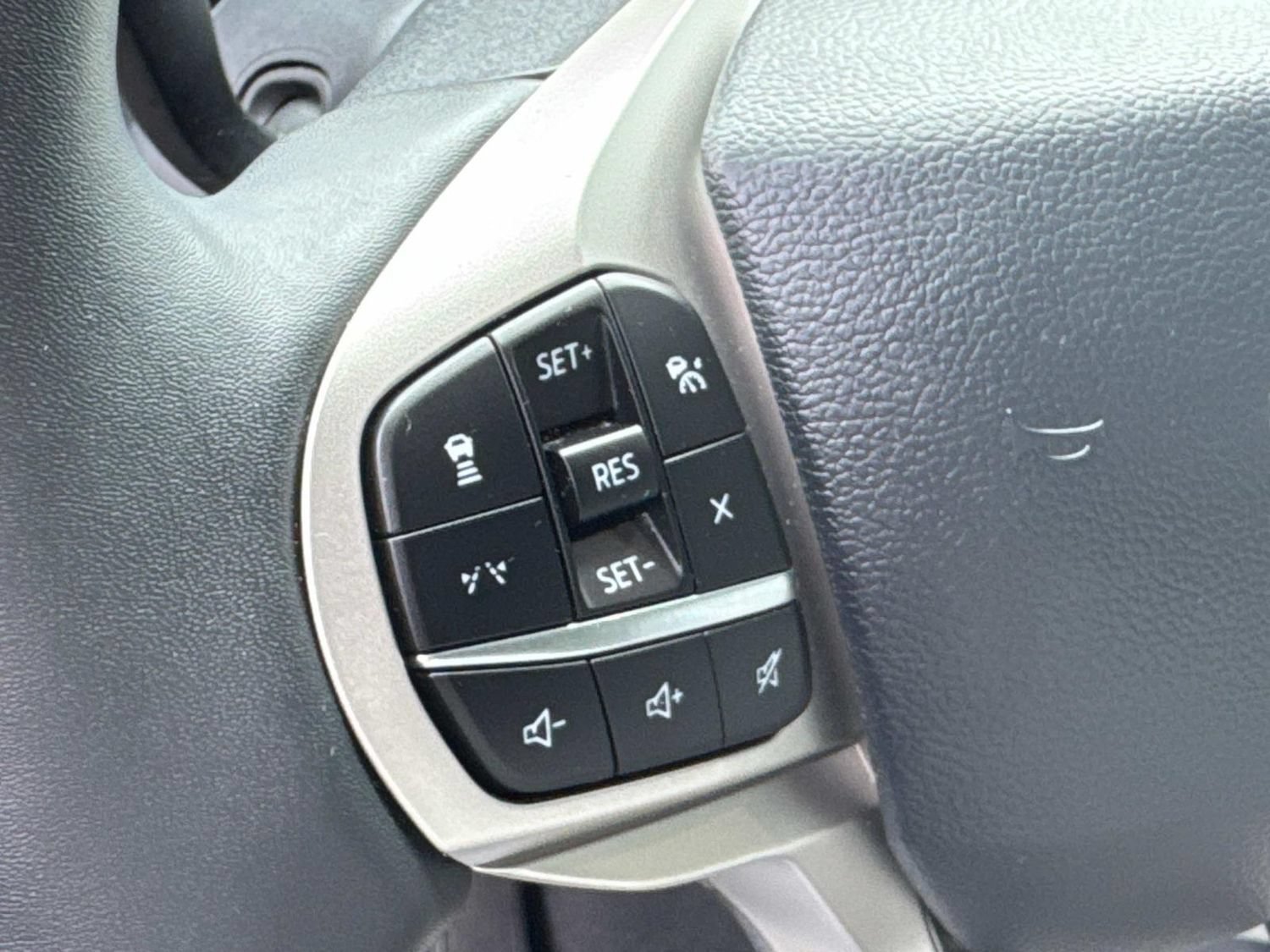 Used 2025 Ford Explorer Active w/ Active Comfort Package AWD/4WD image 30