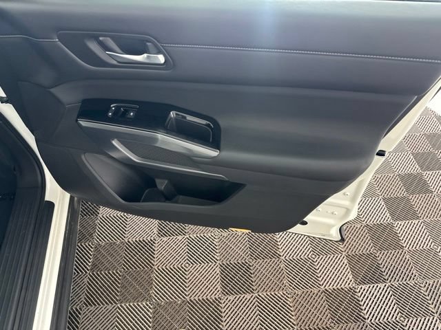 Used 2022 Nissan Pathfinder SL w/ SL Black Package AWD/4WD image 22