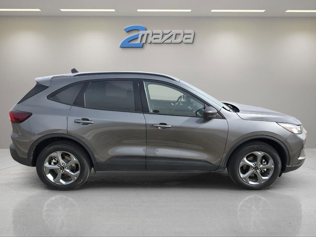 Used 2025 Ford Escape ST-Line image 6