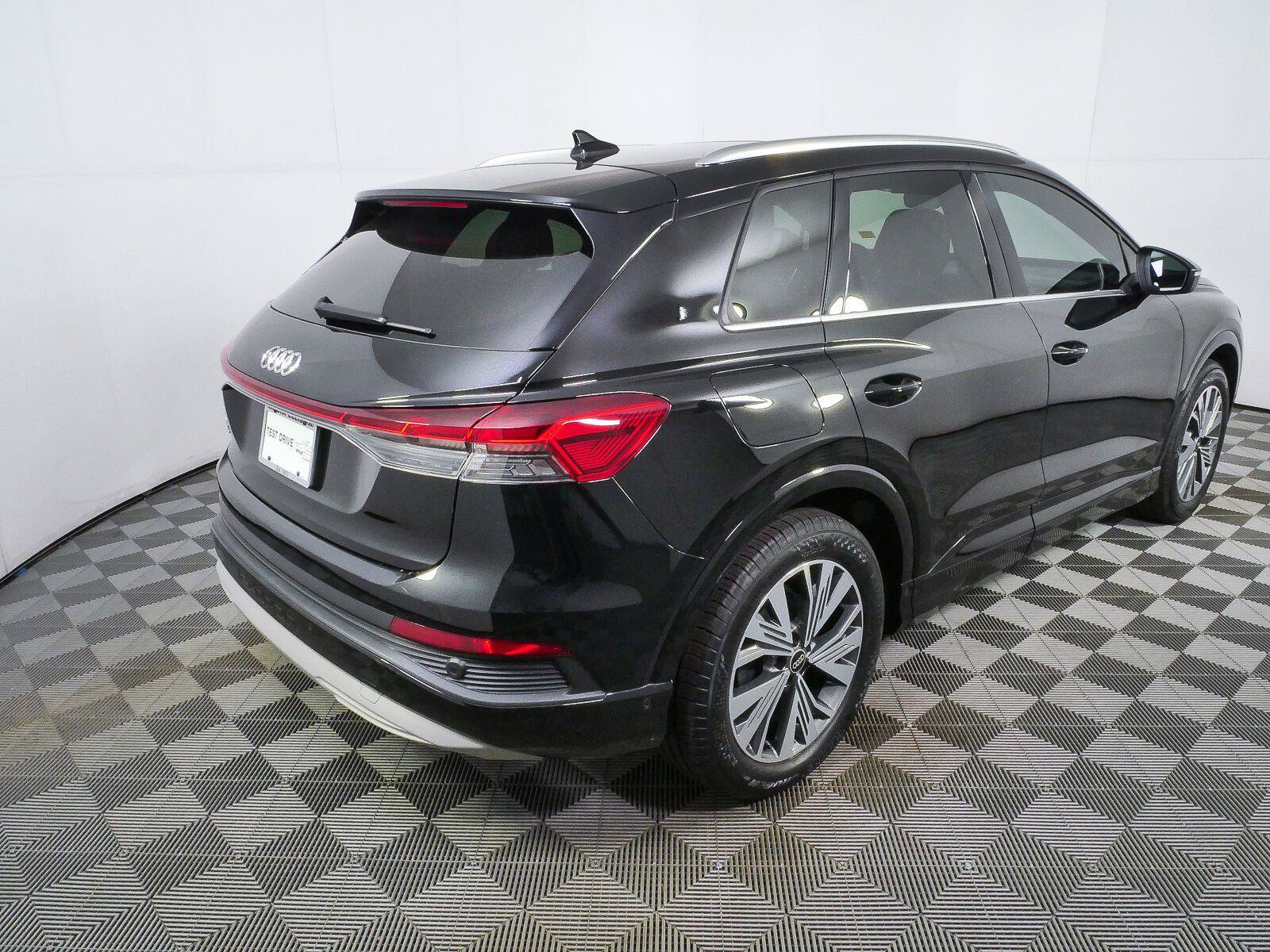 Used 2023 Audi Q4 e-tron Premium Plus w/ Premium Plus RWD image 3