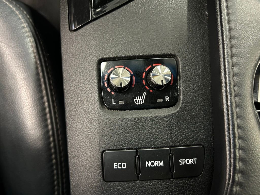 Used 2018 Toyota Avalon XLE image 15