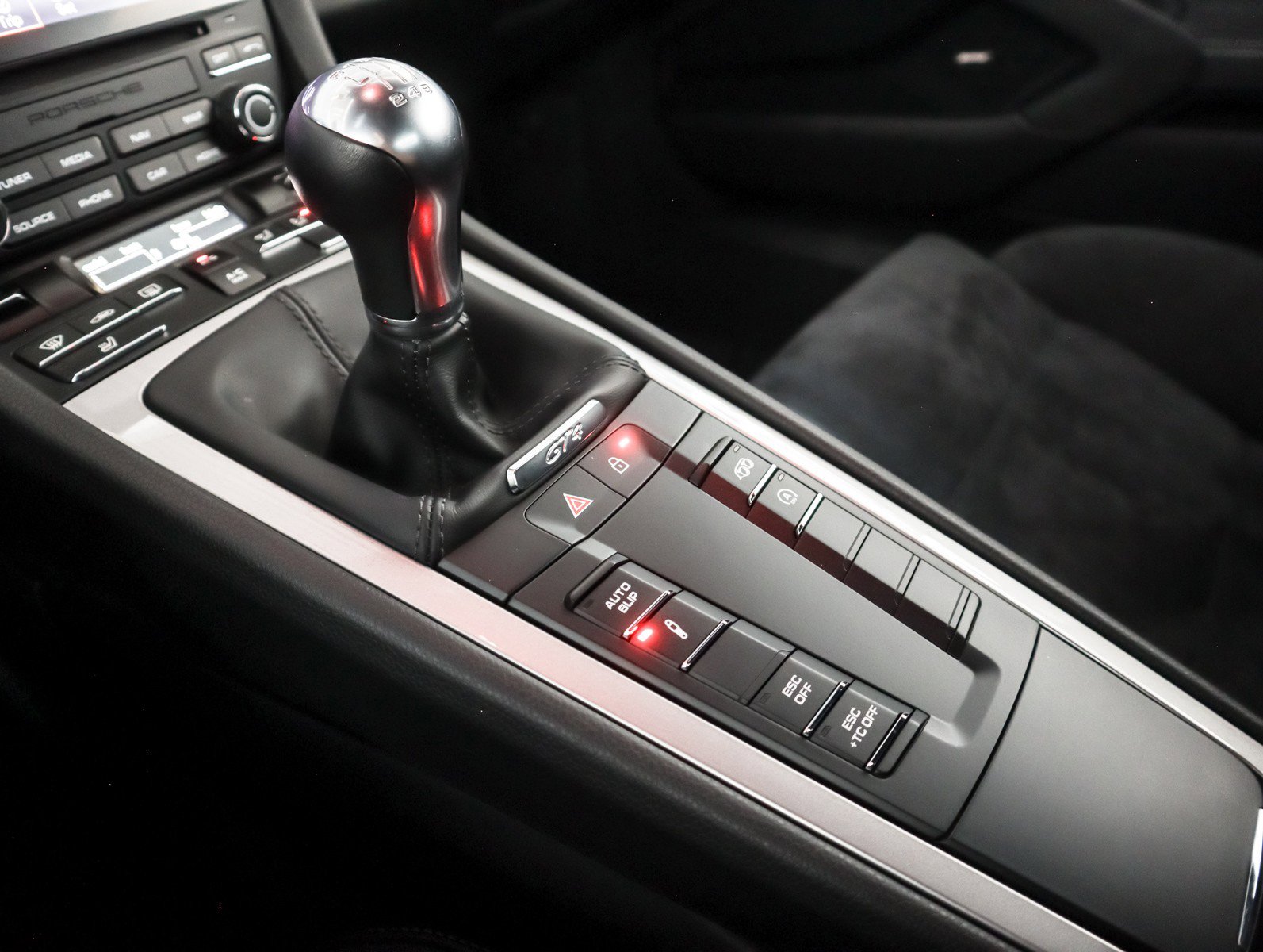 Certified 2020 Porsche 718 Cayman GT4 RWD image 17