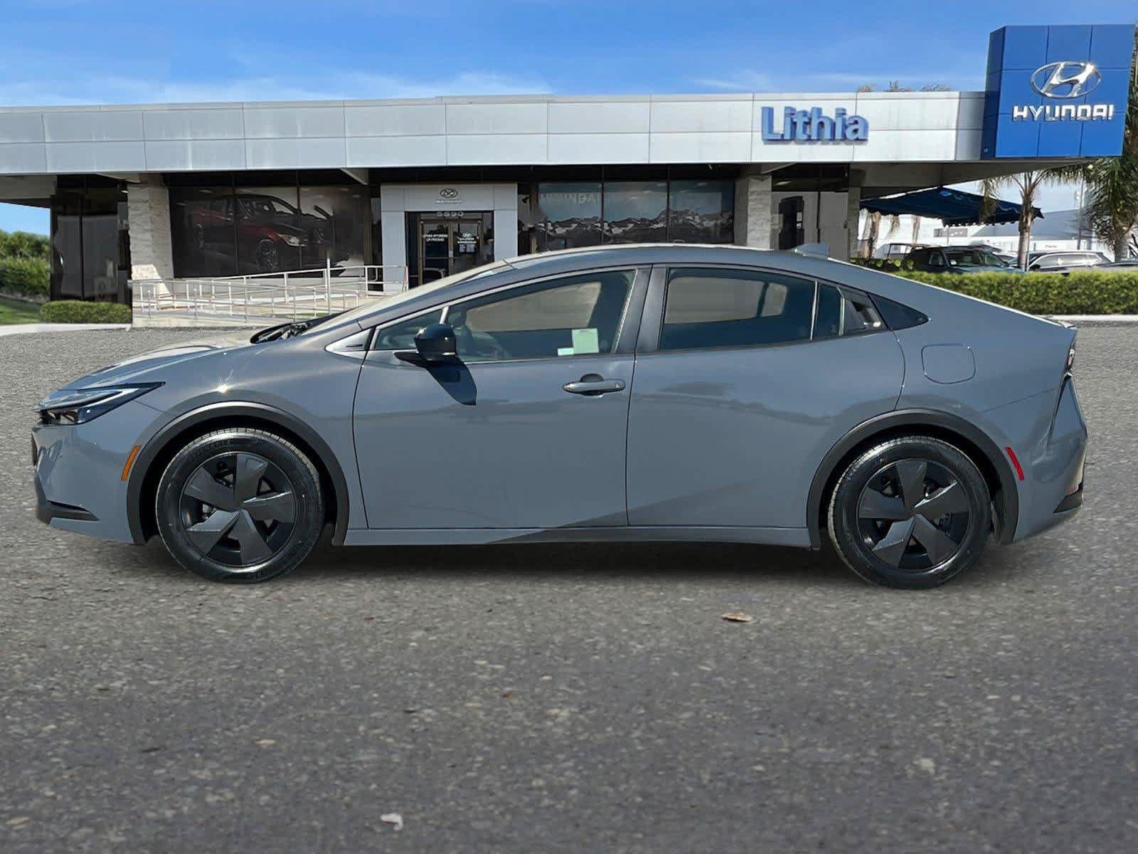 Used 2023 Toyota Prius LE FWD image 6