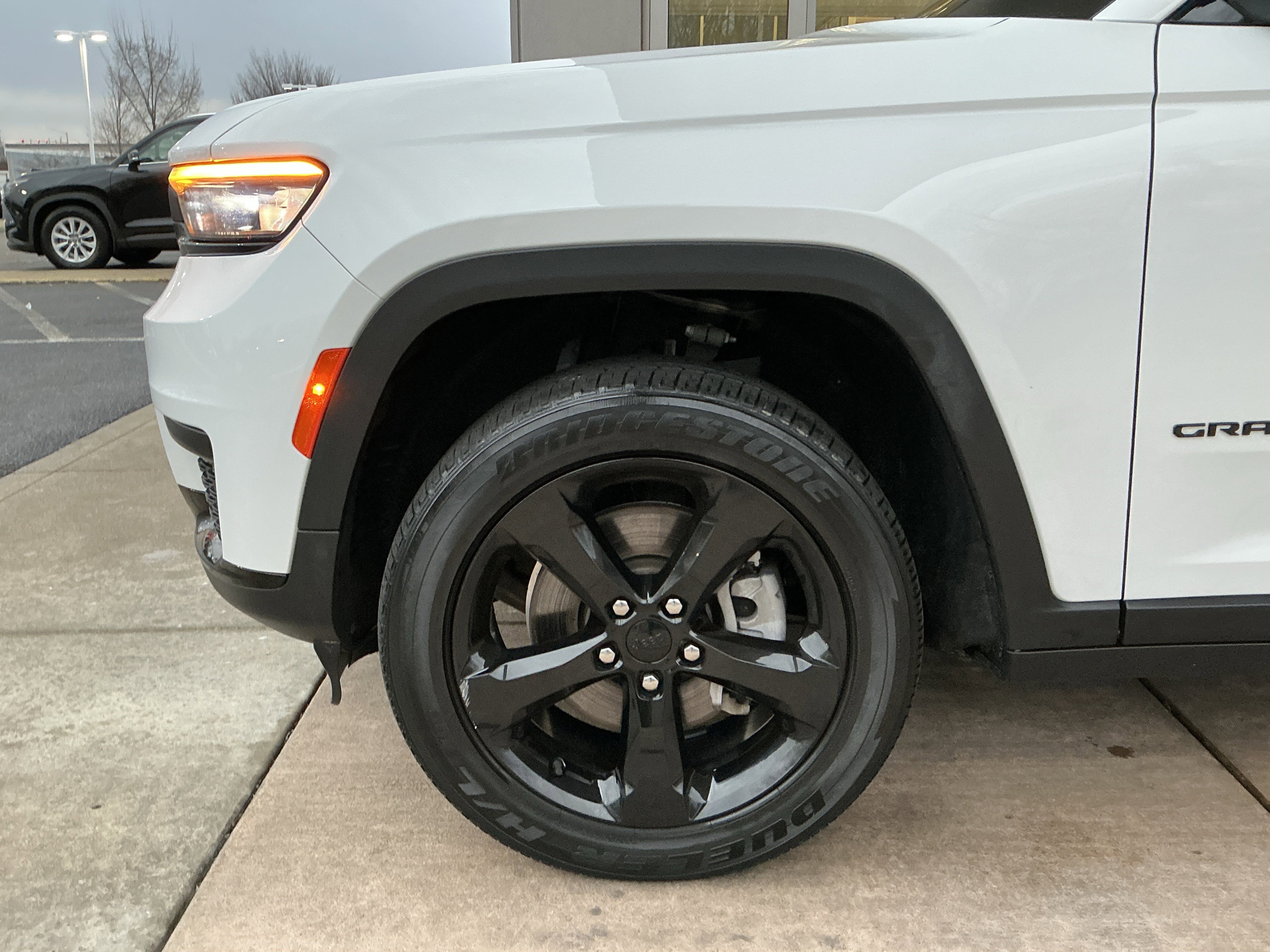 Used 2022 Jeep Grand Cherokee L Laredo image 25