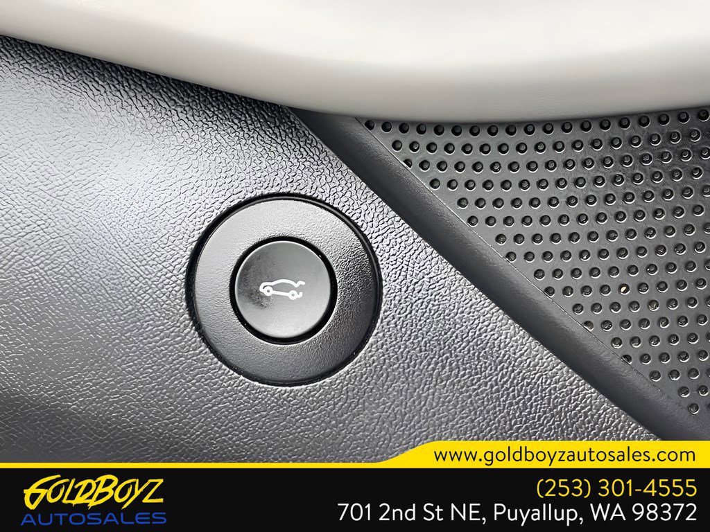 Used 2022 Chevrolet Camaro LT RWD image 36